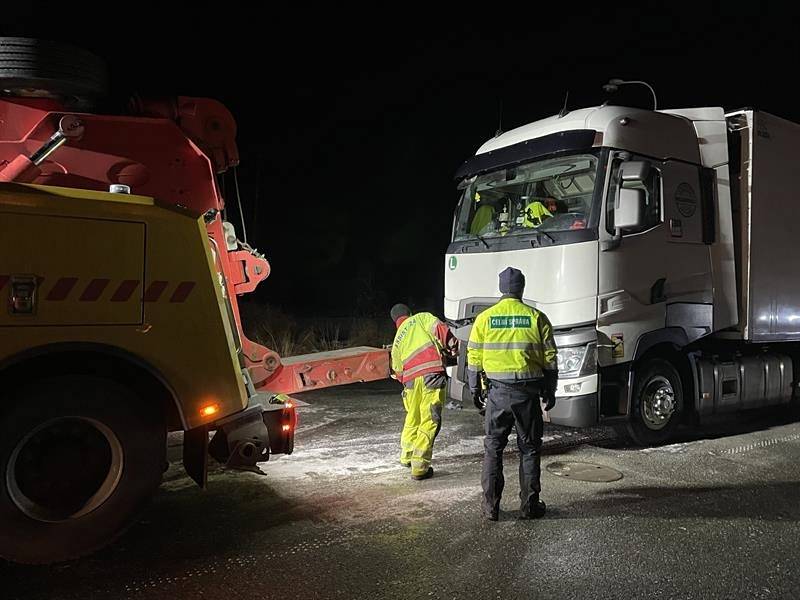 Kamion cestoval z Čech na Slovinsko. Podle průvodních dokumentů převážel zdravotnické roušky.