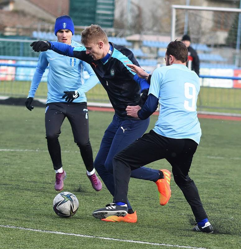 Fotbalisté Lednice (ve světle modrém) porazili v přípravě Osvětimany 2:1.