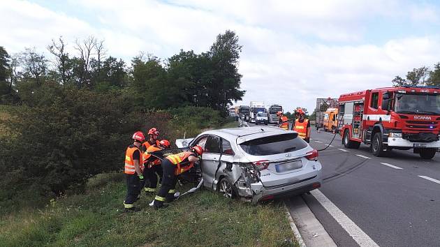 Páteční nehoda na D52 u Pohořelic.