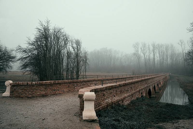 Historický obloukový most v lokalitě Portz Insel u Mikulova pochází ze sedmnáctého století.