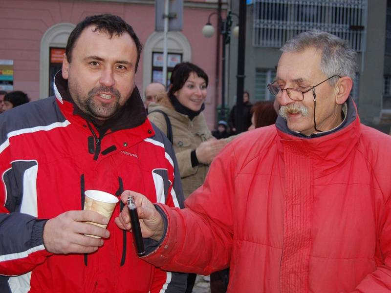 Štědrovečerní zpívání na hustopečském náměstí.