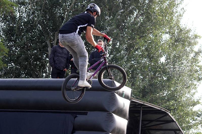 Pasohlávecký autokemp Merkur obsadili od čtvrtka do neděle motorkáři. Konal se tam odložený Euro Bike Fest.