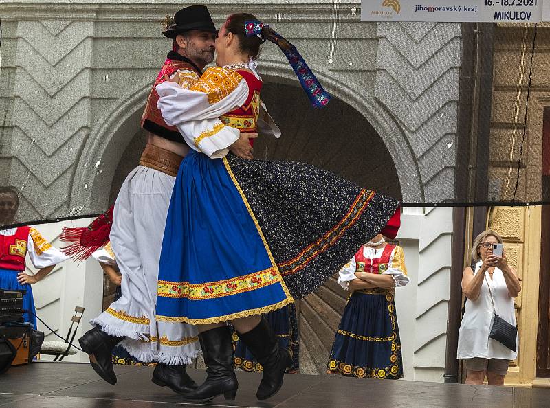 Tradiční festival Národů Podyjí ukazuje již přes dvacet let pestrost pohraničního kraje, ale i celé Moravy.