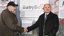 Osmašedesátý babybox v České republice otevřeli v Břeclavi. Uvedení do provozu se zúčastnil i zakladatel speciálních schránek pro novorozeňata Ludvík Hess.