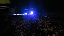 Noční hašení kamionu na dálnici D2 u Břeclavi.