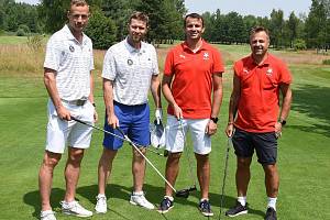 Bývalí fotbalisté Sparty a Slavie změřili síly v golfu.