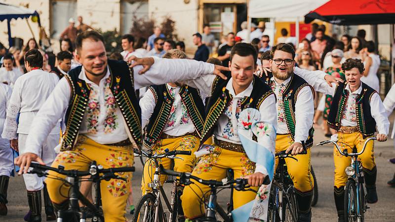 Alespoň nedělní hodečky místo velkých hodů uspořádali organizátoři koncem července v Moravské Nové Vsi zasažené tornádem.