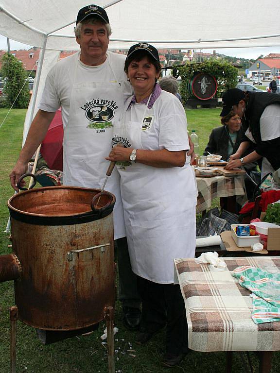 Pálavský Gulášfest nabízel  návštěvníkům několik druhů gulášů.