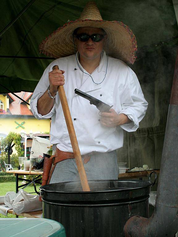 Pálavský Gulášfest nabízel  návštěvníkům několik druhů gulášů.