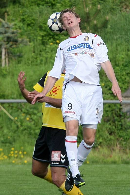 Rosice (ve žlutém) zdolaly Břeclav 1:0.