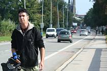 Den bez aut v Břeclavi byl ve čtvrtek plný aut. To, že je městská doprava pro tento den zdarma věděl málokdo.