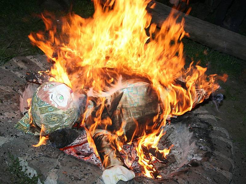 Filipojakubské pálení čarodějnic v Rakvicích.