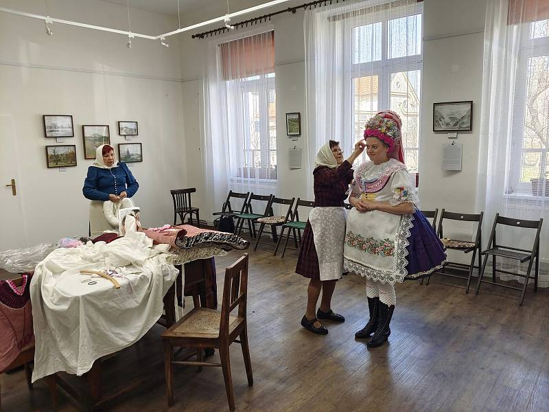 Netradiční svatba v Kobylí. Nevěsta a ženich se řekli své ano v muzeu