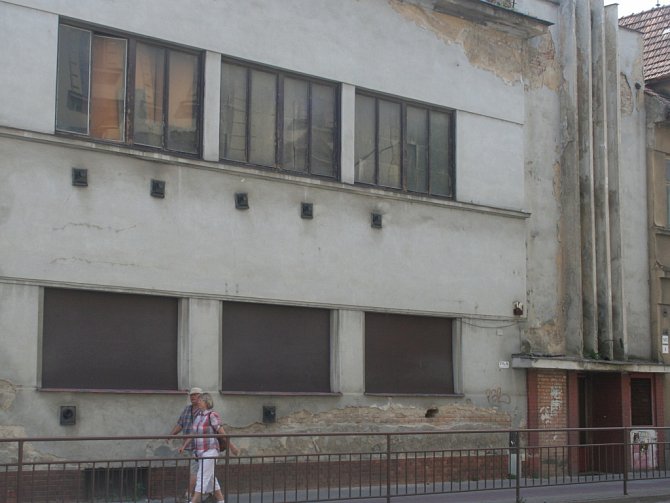 Budova v centru Břeclavi, kde před lety fungoval EmM Klub. Ilustrační foto.