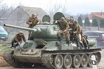 Ve Starovičkách se opět objevil sovětský tank. Bojoval proti vojakům wehrmachtu.