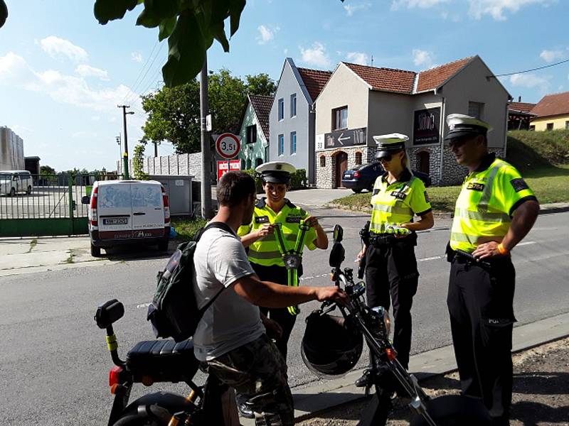 Policisté kontrolovali na Břeclavsku motorkáře.