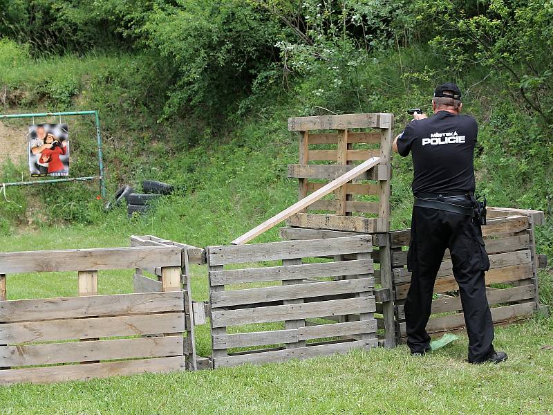 V Mikulově se ve čtvrtek konaly mezinárodní závody ve střelbě z pistole – O pohár starosty města. 