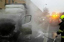 V břeclavské ulici Lidická hořelo v pátek odpoledne nákladní auto. Odhad škody byl 400 tisíc korun.