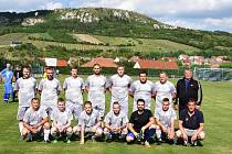 Fotbalisté Bavor (v šedých dresech) porazili rezervu Kostic 8:1.