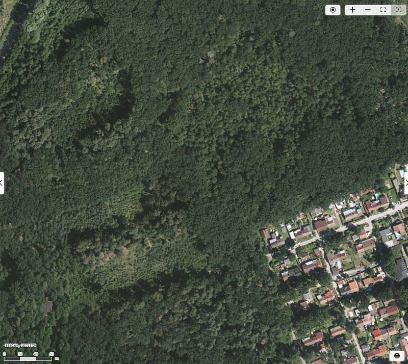 Letecké snímky zachycující pohled na obce zasažené tornádem. A to v roce 2018 před katastrofou, krátce po ní a na konci července. Na snímku Hodonín.