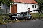 V Moravské Nové Vsi na Břeclavsku auto narazilo do sloupu.