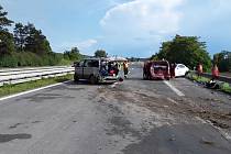 Hromadná nehoda tří aut na dálnici D2 u Uherčic.