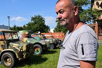 Miroslav Kostka z Lanžhota našel zálibu v sestavování replik vojenských vozů.