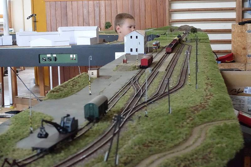 Marek Šafařík tvoří modely železničních tratí od svých deseti let. Už osm let je v klubu Modely Brno.