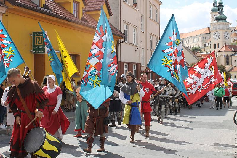 Mikulov hostil Pálavské vinobraní. Navštívily ho desítky tisíc milovníků vína a burčáku.