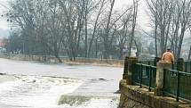 Odpouštění vody z Nových Mlýnů se projevilo zvýšenou hladinou řeky Dyje v Břeclavi.