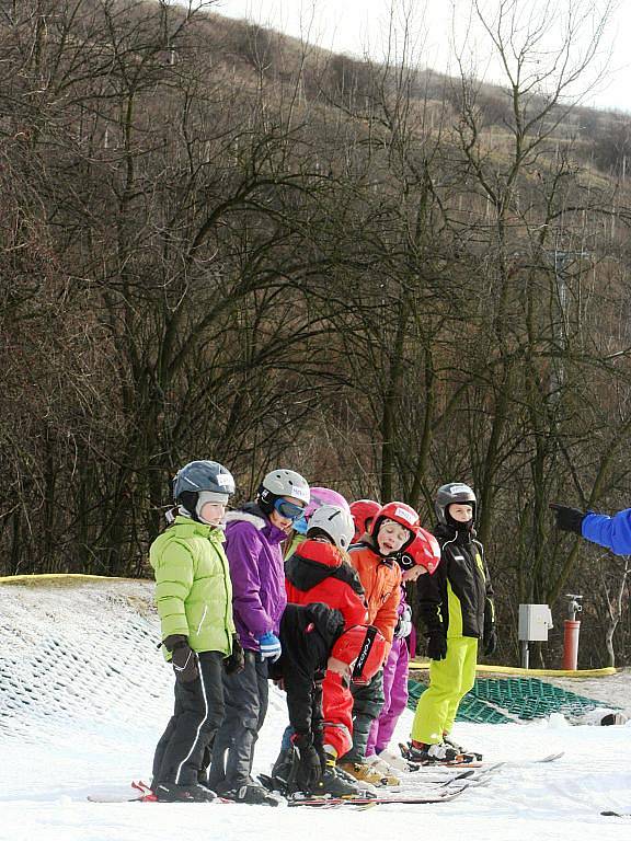 V Němčičkách se tento týden lyžuje. Přesto se provozovatelé obávají, že teploty opět klesnou.