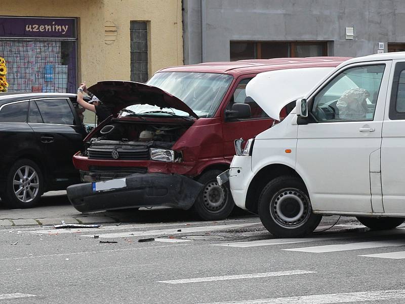 Dopravní nehoda dvou dodávek v břeclavské části Poštorná si vyžádala dvě zranění. Událost se se stala v sobotu před půl jedenáctou dopoledne v Hraniční ulici.