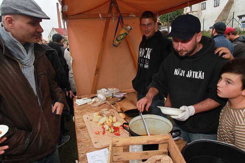 Milovníci ostrého jídla si přišli na své v sobotu pod břeclavským zámkem. Při dalším ročníku Chillifestu.