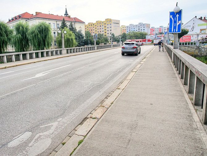 Most Julia Fučíka v centru Břeclavi. Ilustrační foto.