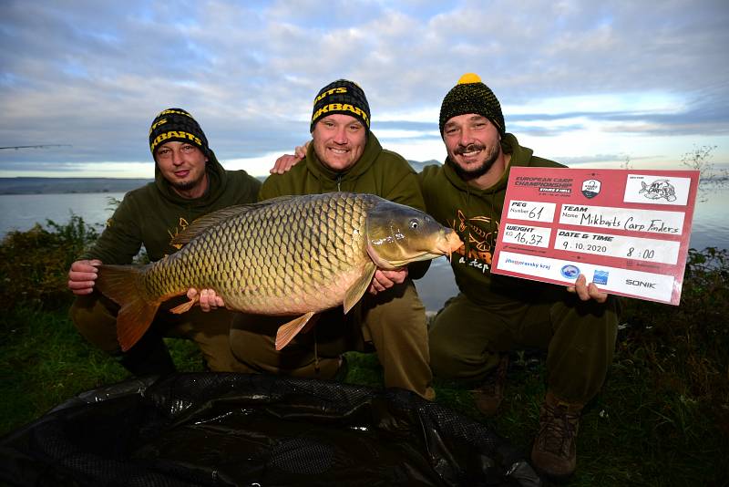 Při závodě chytli úlovek o váze 25 kg