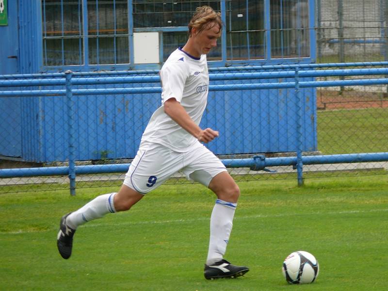 Břeclavští fotbalisté v utkání se Slovanem Bratislava.