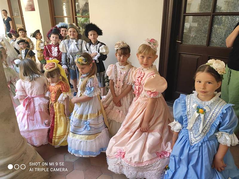 Děti z rakvické školky a přípravného ročníku školy vyrazily na výlet na zámek do Milotic.