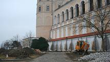 Barokní podobu dostane po úpravách znovu zámecká zahrada v Mikulově. Náklady se vyšplhají na zhruba dvacet milionů korun, většinu zaplatí dotace z Evropské unie. Mírná zima umožňuje stavebníkům na místě pracovat už nyní.