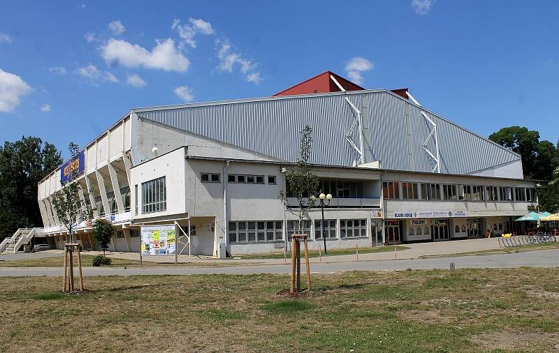 Zimní stadion v Břeclavi na snímku z roku 2015.