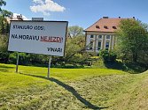 Zástupci Svazu bio vinařů nechali vytvořit billboardy se vzkazem pro ministra financí Zbyňka Stanjuru