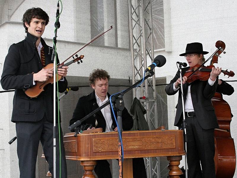 Otevření nové hustopečské rozhledny bylo spojené s premiérovou Slavností mandloní a vína.