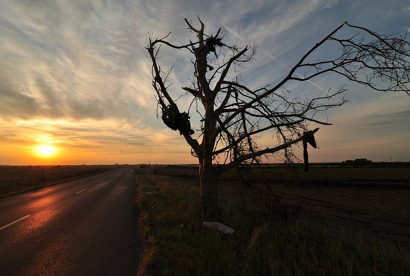 Pátý den po katastrofě. V obcích  poškozených tornádem, začaly první demolice domů, zatím jen v režii majitelů nemovitostí. Řízené demolice 115 domů kraj zahájí příští týden.