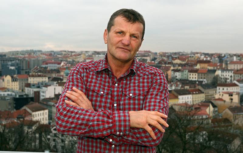 Bývalý boxer Rostislav Osička vystaví v Moravském Žižkově na šedesát svých obrazů.