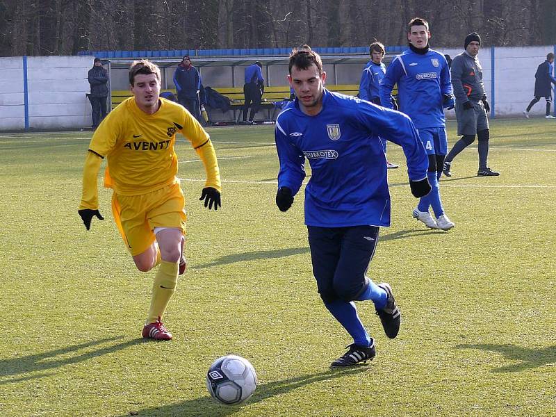 Břeclavští fotbalisté v utkání se Znojmem.