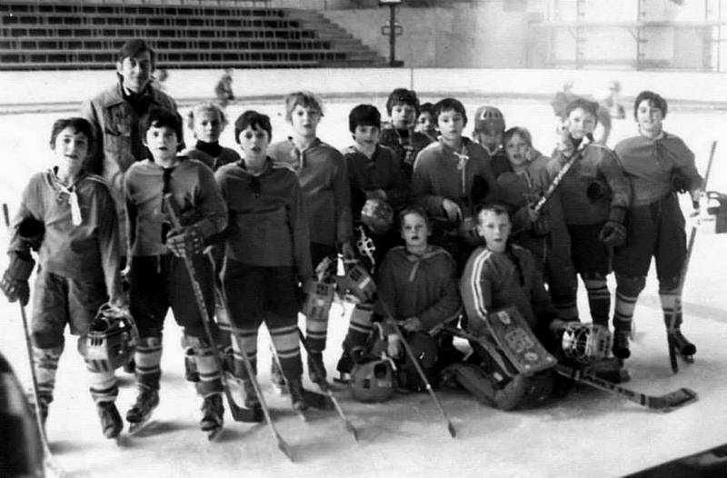 Břeclavští hokejisté na zimním stadionu, rok asi 1983.