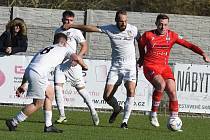 Fotbalisté Lanžhota (v bílém) porazili rezervu Líšně 2:0.