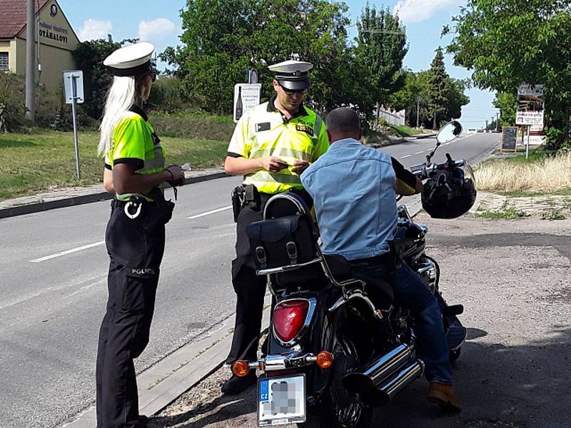 Policisté kontrolovali na Břeclavsku motorkáře.