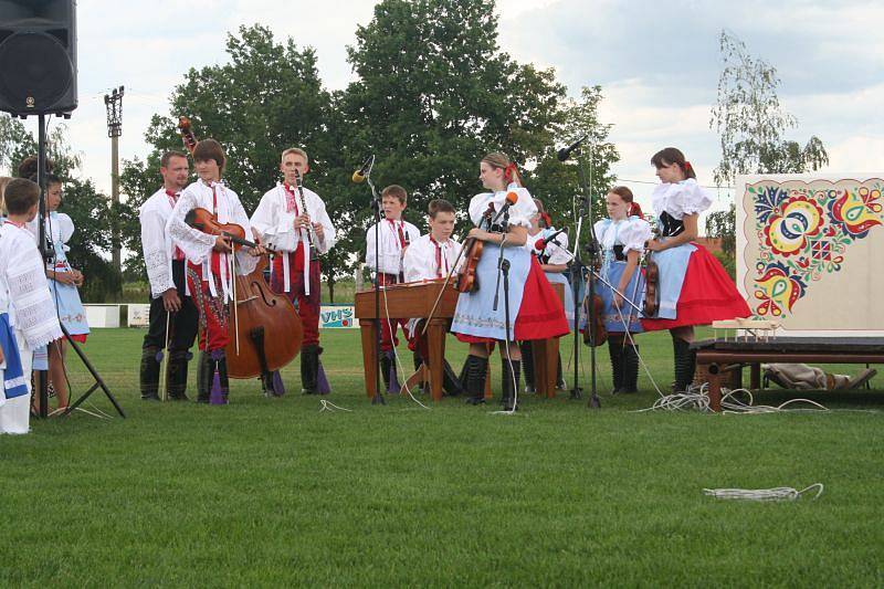 V sobotu na prvním ročníku festivalu s názvem Zpěvy na dědině vystoupilo šest dětských souborů.