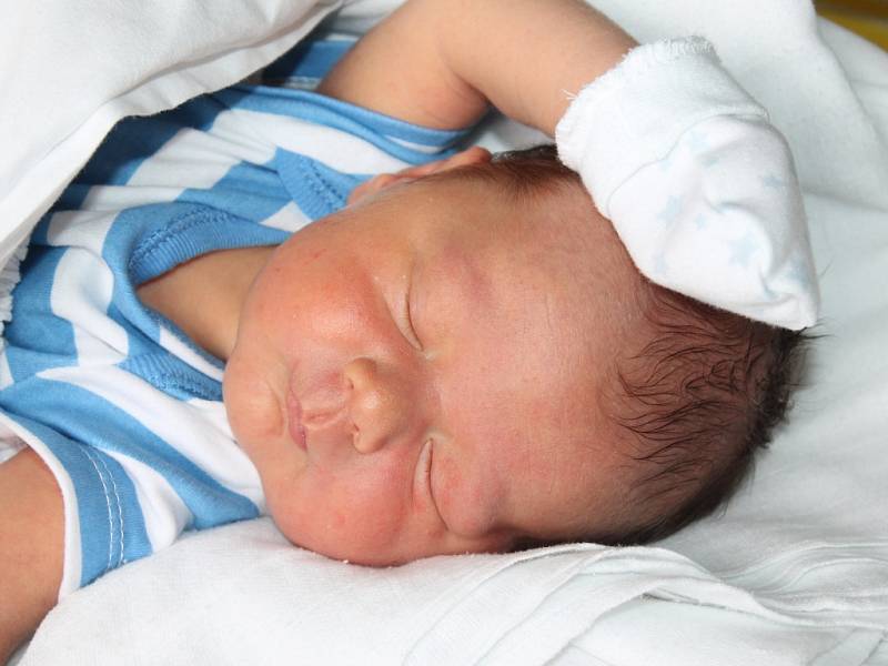 Rudolf Menšík, 9. 3. 2015, Tvrdonice, 3,3 kg, 52 cm.