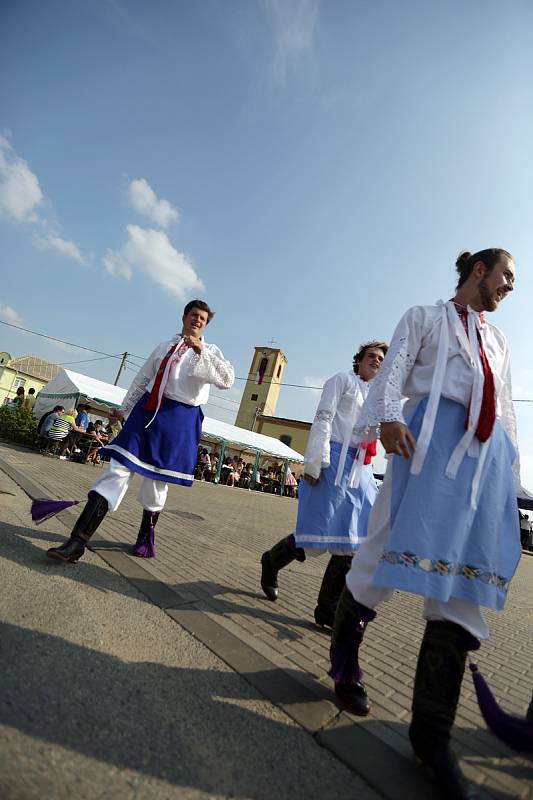 V Moravské  Nové Vsi na Břeclavsku se i přes dopady tornáda konaly tradiční Svatojakubské hody.